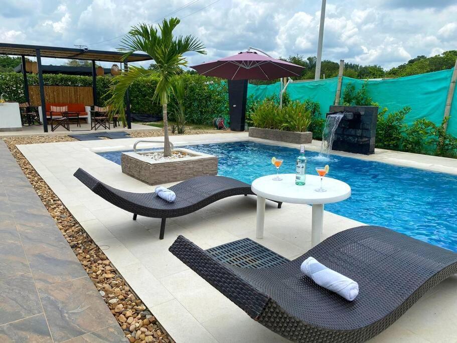 הוילה Carmen de Apicalá Casa Palma Roja Boutique , Piscina Privada מראה חיצוני תמונה
