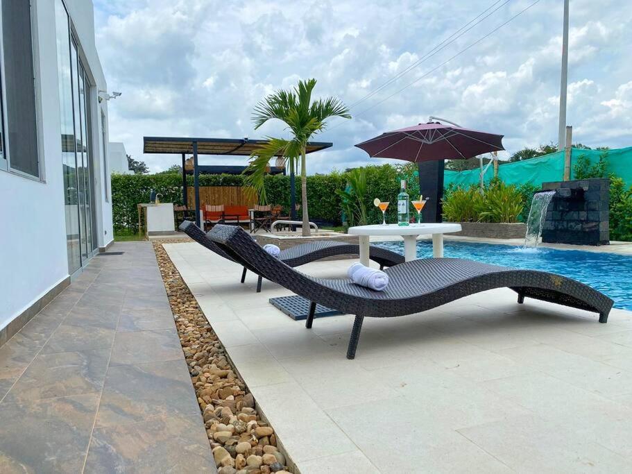 הוילה Carmen de Apicalá Casa Palma Roja Boutique , Piscina Privada מראה חיצוני תמונה