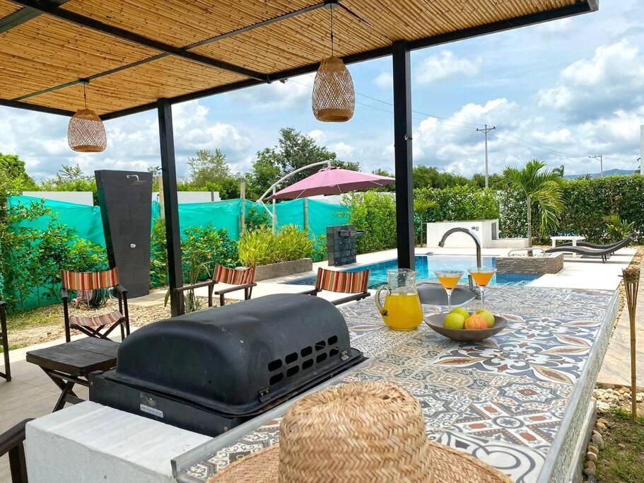 הוילה Carmen de Apicalá Casa Palma Roja Boutique , Piscina Privada מראה חיצוני תמונה